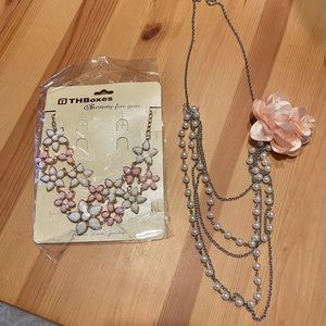 Lot of 2 Flower Statement Necklaces (Brand New)